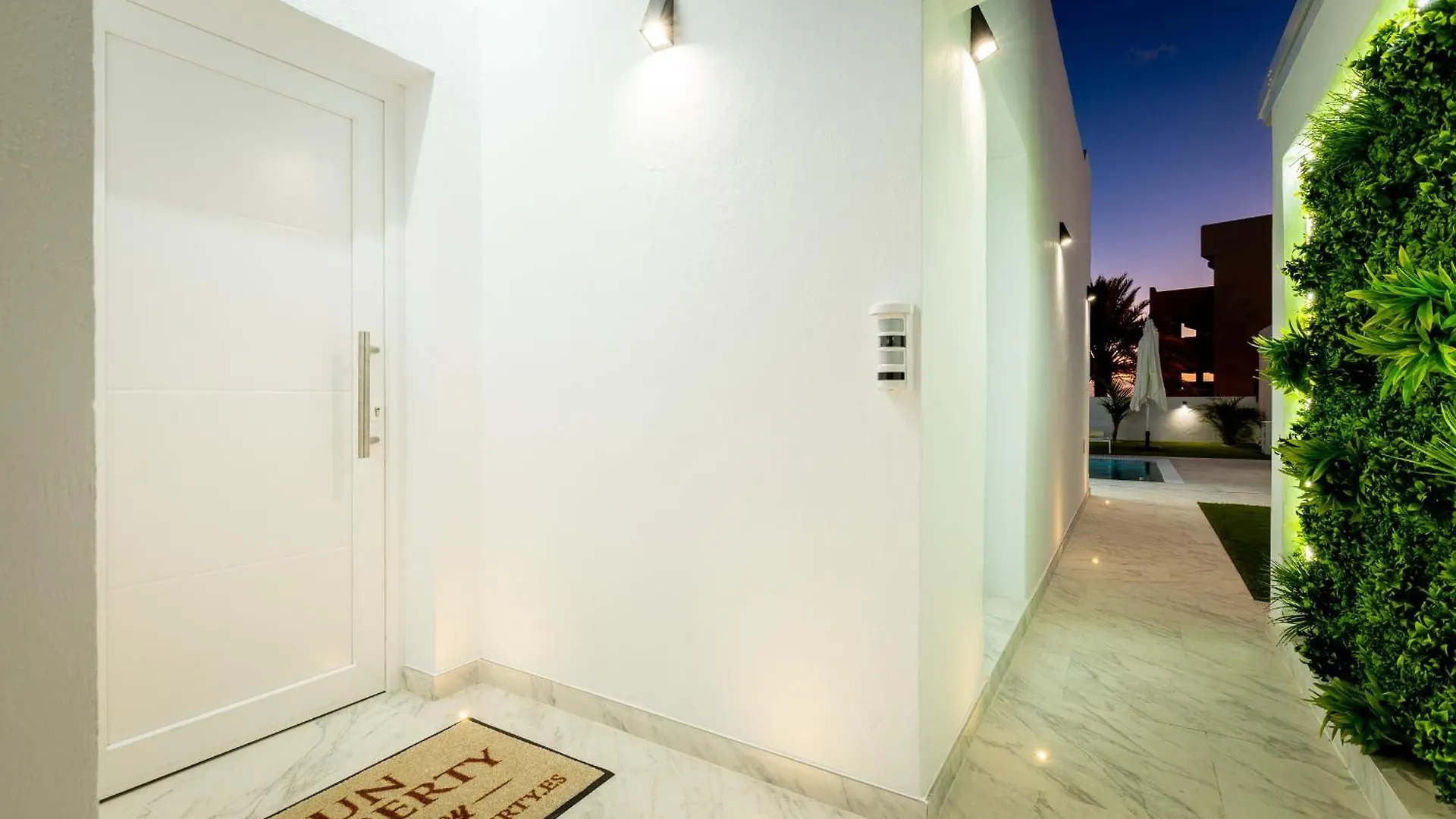 Villa Michelle Private Oasis Heated Pool And Wifi プラヤ・パライソ 0*,  スペイン